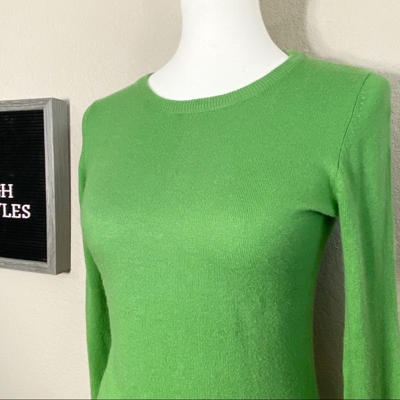 Green Crewneck Raw Hem Lightweight Sweater - Picture 2 of 8